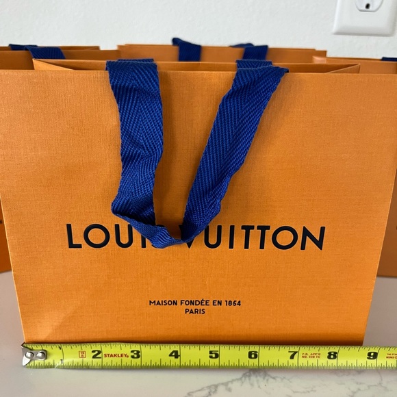 ASSORTED LOUIS VUITTON GIFT SHOPPING BAGS🧡 - Picture 3 of 9